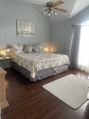 4 bedrooms, desk, iron/ironing board, free WiFi