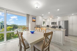 Dining - Island Beach Club #P3B is a 2/2 vacation rental on Sanibel Island! (Sanibel)