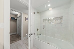Combined shower/tub, hair dryer, towels - Island Beach Club #P3B is a 2/2 vacation rental on Sanibel Island! (Sanibel)