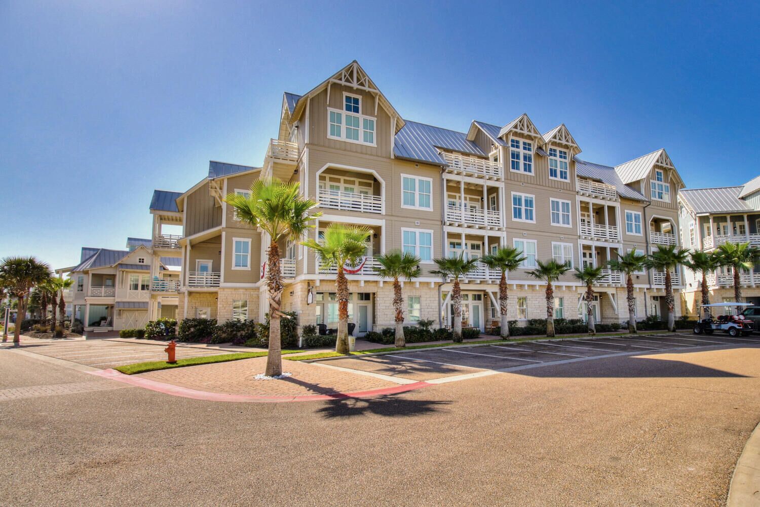 Great 1st-Fl Condo@Cinnamon Shore w/ Prime Locale & Countless Amenities!