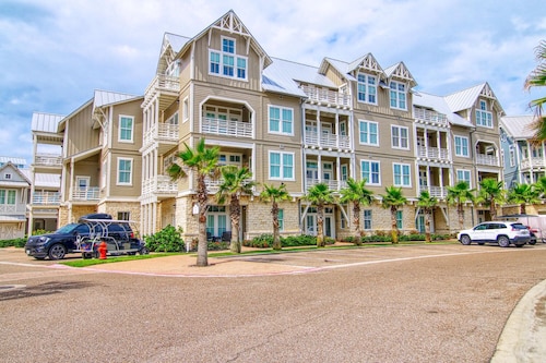 Cinnamon Shore Condo That's 'Almost Heaven' w/ Shabby Chic Style+Amenities!