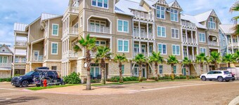 Cinnamon Shore Condo That's 'Almost Heaven' w/ Shabby Chic Style+Amenities!