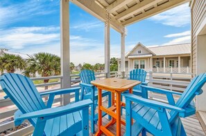 Outdoor dining - Cinnamon Shore Condo That's 'Almost Heaven' w/ Shabby Chic Style+Amenities! (Port Aransas)