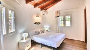 2 bedrooms, iron/ironing board, free WiFi, bed sheets