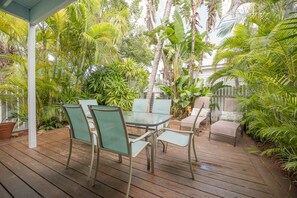 Outdoor dining - Sailor's Story at The Truman Annex in Key West (Key West)