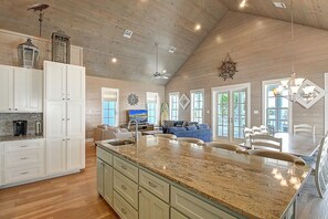 Interior - Cinnamon Shore Lakefront Home w/ Outdoor Kitchen + Resort-Style Amenities (Port Aransas)