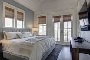 5 soverom, strykejern/-brett, internettilgang og sengetøy