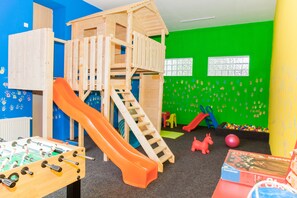 Children's area - Country house in Rinnetal: modern holiday Froschkönig with large garden (Homberg (Efze))