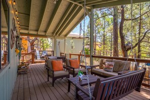 Terrace/patio - 360° deck. Head north with your dog and your jacket! (Munds Park)