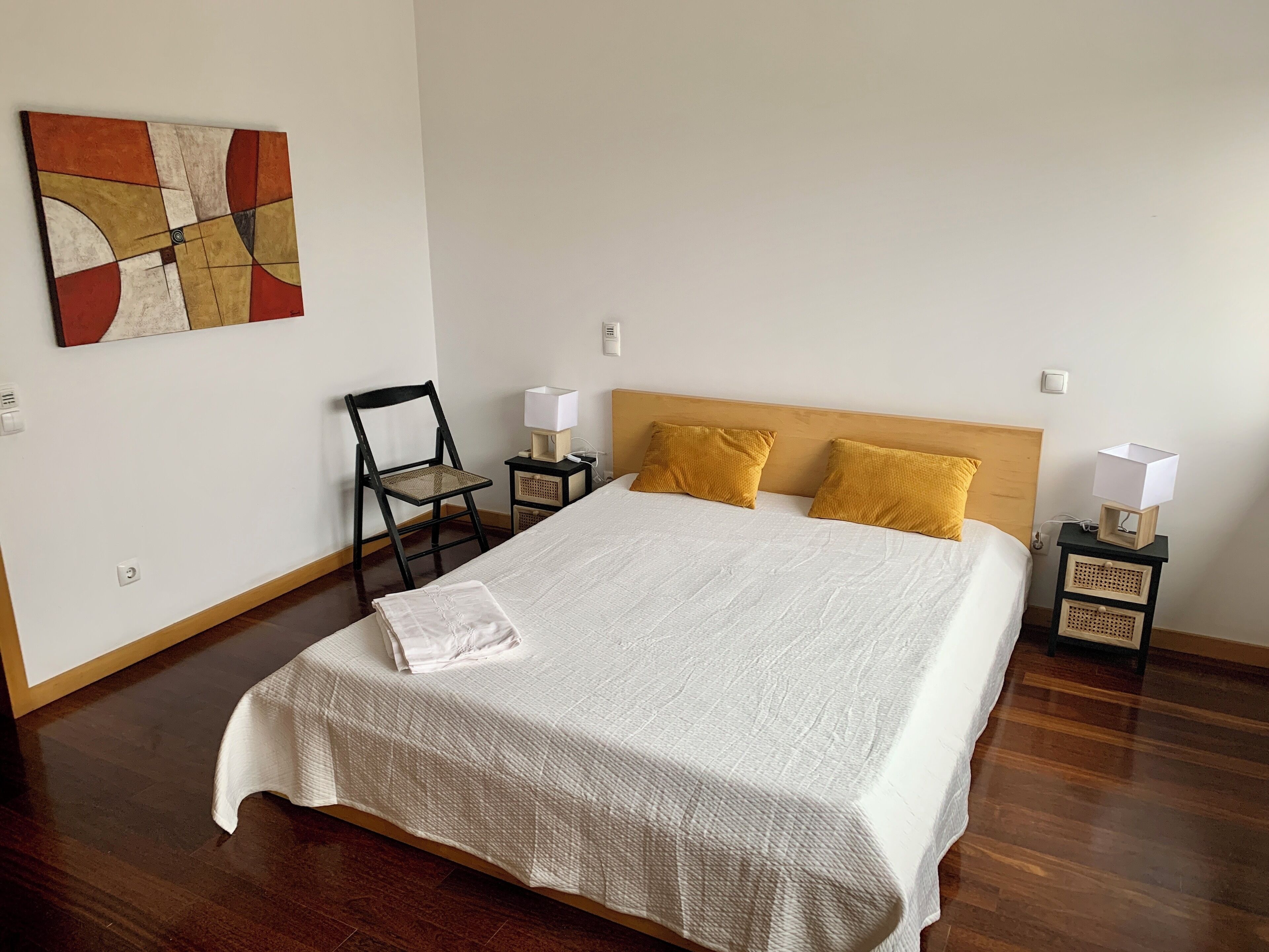 3 bedrooms, desk, iron/ironing board, free WiFi