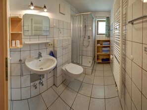 Bruser, hårtørrer, håndklæder