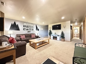 Smart TV, fireplace, DVD player, offices
