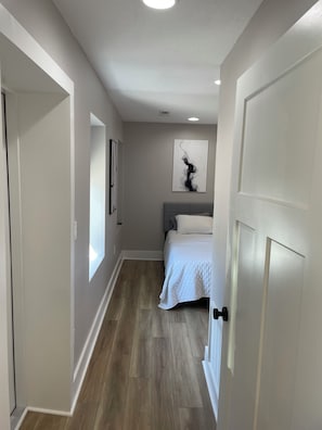 1 bedroom, iron/ironing board, free WiFi, bed sheets - Welcome to Beaver Lake Lodges/ Newly Renovated/  Asheville NC/302 (Woodfin)