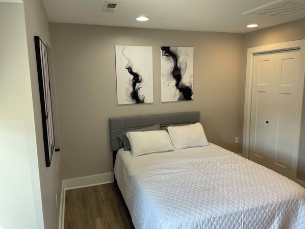 1 habitación, tabla de planchar con plancha, wifi gratis y ropa de cama 