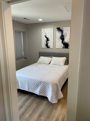 1 bedroom, iron/ironing board, free WiFi, bed sheets - Welcome to Beaver Lake Lodges/ Newly Renovated/  Asheville NC/302 (Woodfin)