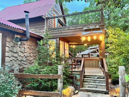 Cedar Springs Cabin: Custom, Unique Experience