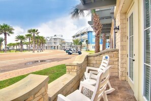 Terrace/patio - Sunny, 1st floor, Pet-Friendly Condo w/ Accesss to Cinnamon Shore Amenities (Port Aransas)