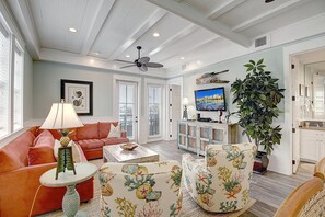 Smart-TV, DVD-Player, Bücher, Videothek