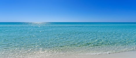 Plage à proximité, chaises longues