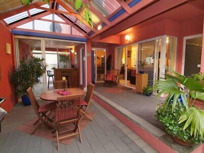SEASIDE VILLA - FUNKY beachfront villa