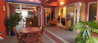 SEASIDE VILLA - FUNKY beachfront villa