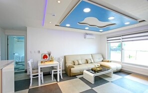 Huone (Blue 103) | Oleskelualue | Taulutelevisio