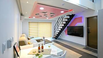 Værelse (Blue 203) | Opholdsområde | Fladskærms-tv