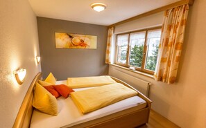 2 bedrooms, in-room safe, WiFi, bed sheets