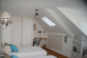 3 chambres, fer et planche à repasser, lit de bébé portatif, Wi-Fi