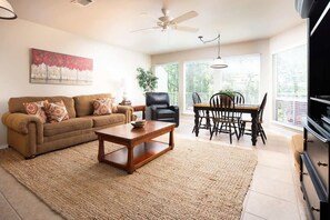 Smart TV - WW A302 River Relaxation (New Braunfels)