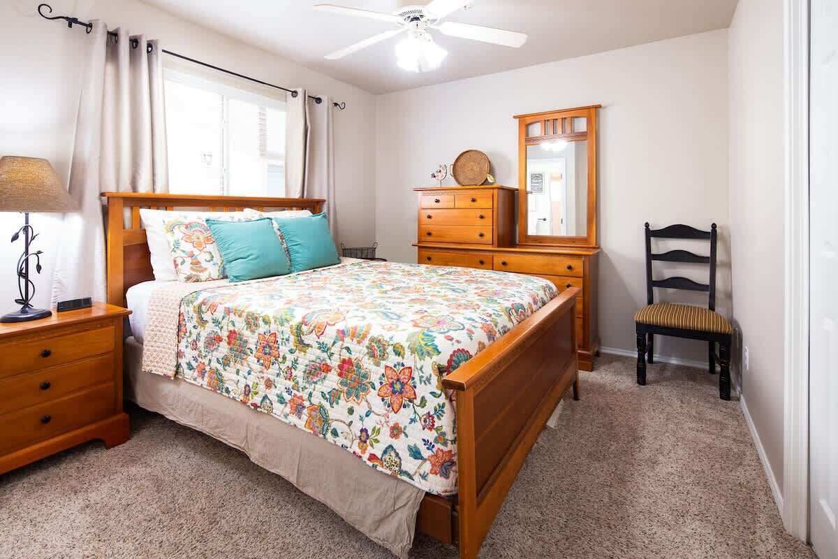 Iron/ironing board, free WiFi, bed sheets