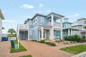 Exterior - Beachy, Pet-Friendly Home w/ Fenced Yard & Access to Resort-Style Amenities (Port Aransas)