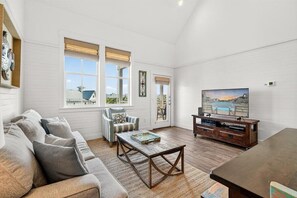 Smart-tv, een dvd-speler, boeken en een filmbibliotheek