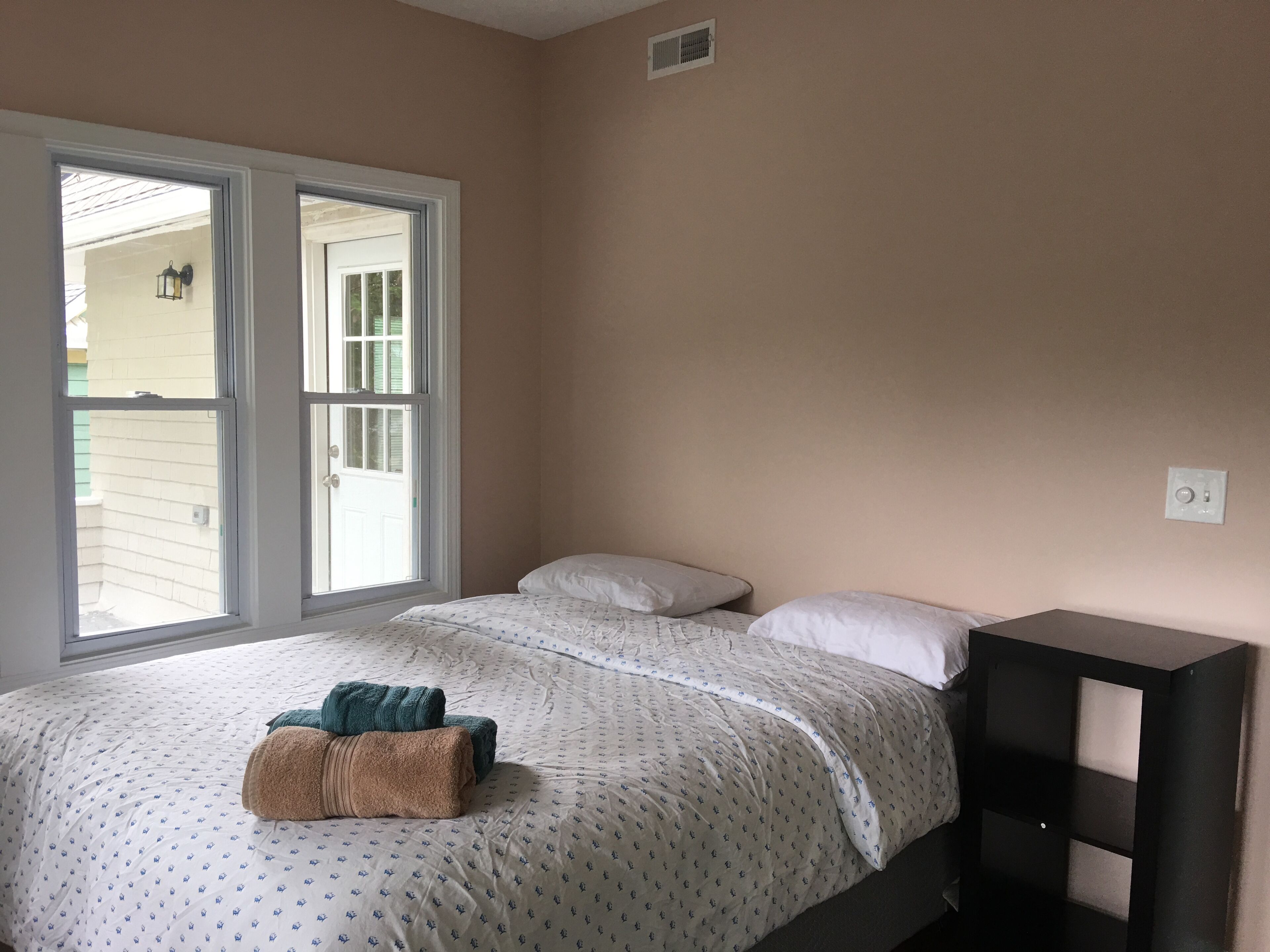 6 bedrooms, iron/ironing board, free WiFi, bed sheets