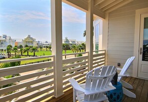 Terrace/patio - Cozy, Centrally Located Home in Cinnamon Shore Near Great Amenities! (Port Aransas)