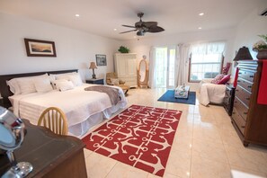 3 bedrooms, in-room safe, desk, iron/ironing board - Stunning Views of Horseshoe Bay Beach. Enjoy the sounds of the lapping waves! (Southampton)