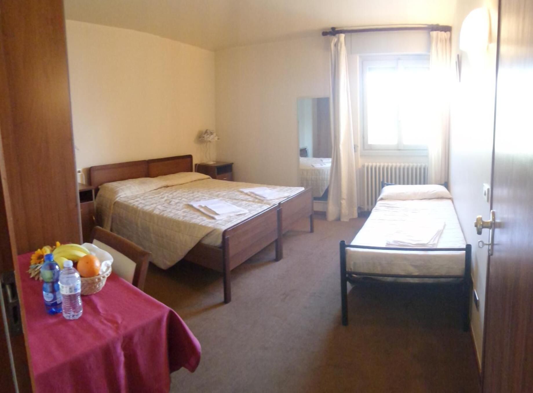 desk, cots/infant beds, rollaway beds, free wifi