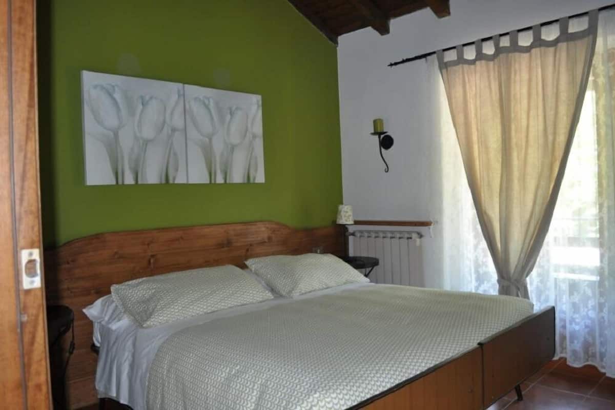 Desk, cribs/infant beds, rollaway beds, free WiFi