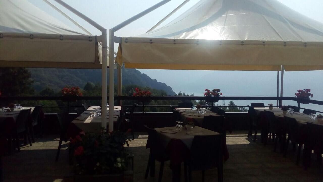 lunch and dinner served, local cuisine