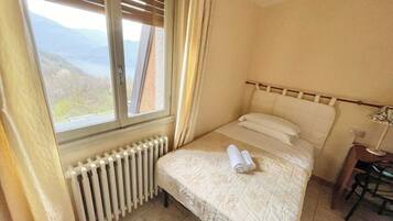 Habitación individual estándar, vista al lago | Escritorio, wifi gratis y ropa de cama