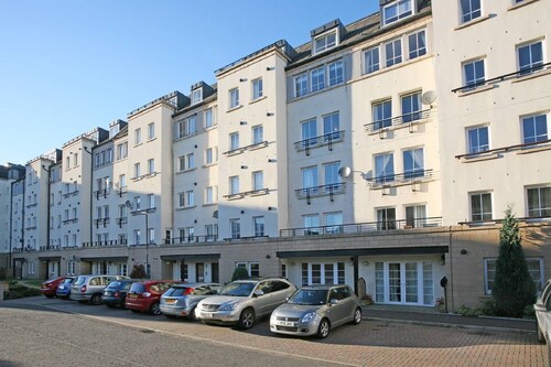 Welcoming, spacious, accessible, City Centre apt, with parking and wifi.