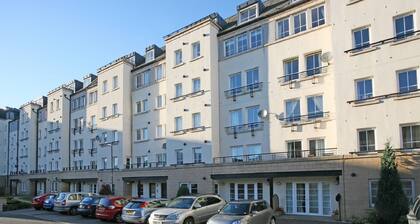 Welcoming, spacious, accessible, City Centre apt, with parking and wifi.