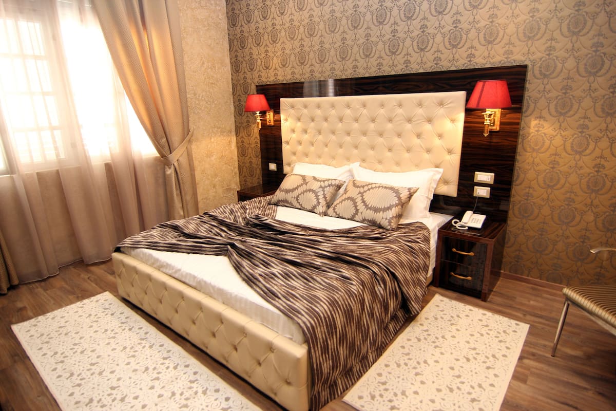Suite superior, vista a la ciudad | 6 habitaciones, sábanas italianas Frette y ropa de cama de alta calidad