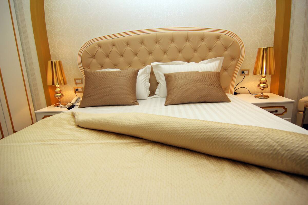 Habitación doble superior, 1 cama de matrimonio grande, vistas a la ciudad | 6 dormitorios, sábanas italianas Frette, ropa de cama de alta calidad