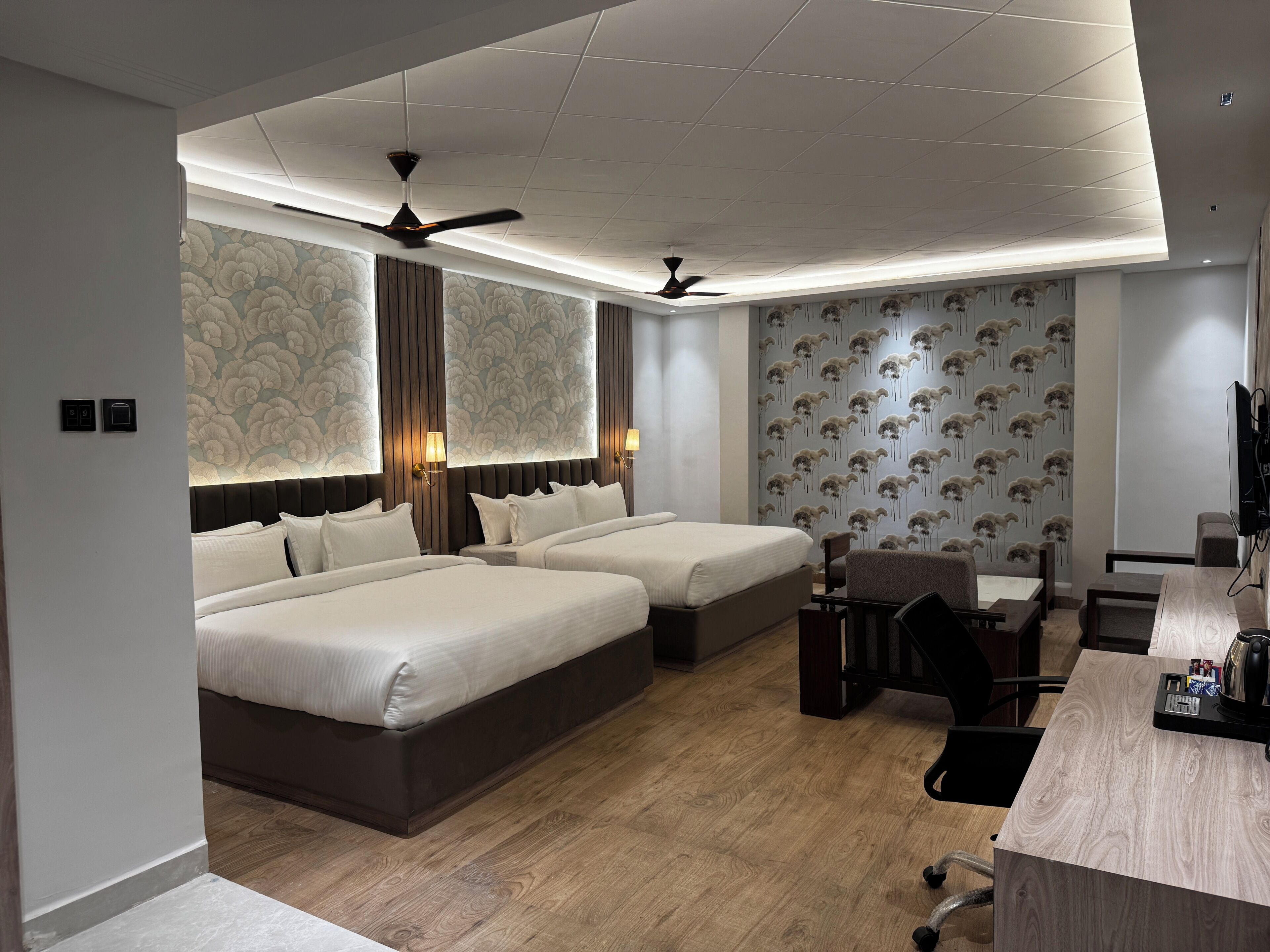 Chambre familiale | Literie de qualité, minibar, coffre-fort, bureau