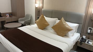 1 bedroom, premium bedding, minibar, in-room safe