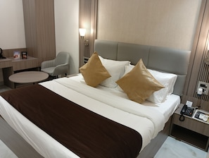 Premium bedding, minibar, in-room safe, desk - M Square Premier, a unit of BK Castles (Jabalpur)