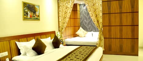 Premium bedding, minibar, in-room safe, desk