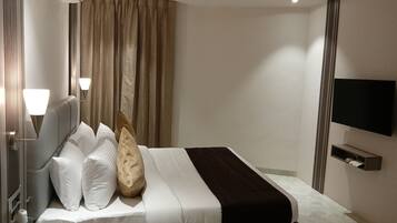 Premium bedding, minibar, in-room safe, desk