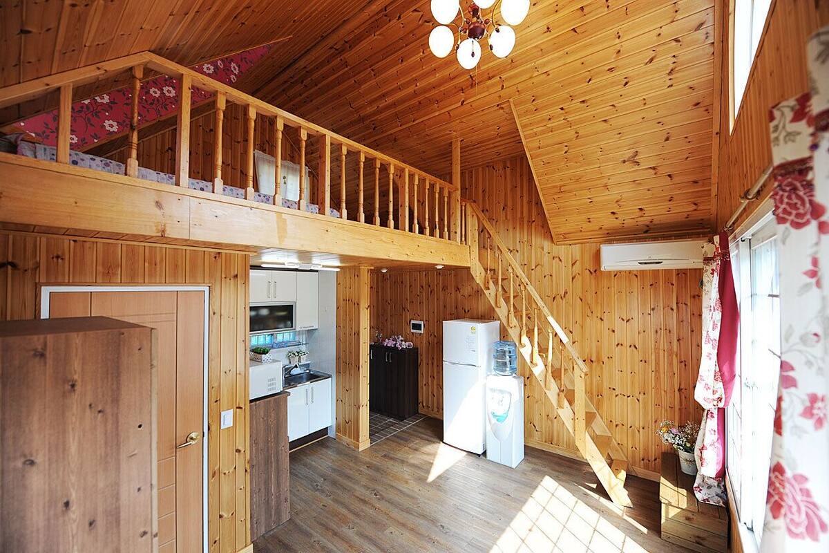 蜜月複式房屋 | 起居區 | 平面電視、地暖系統
